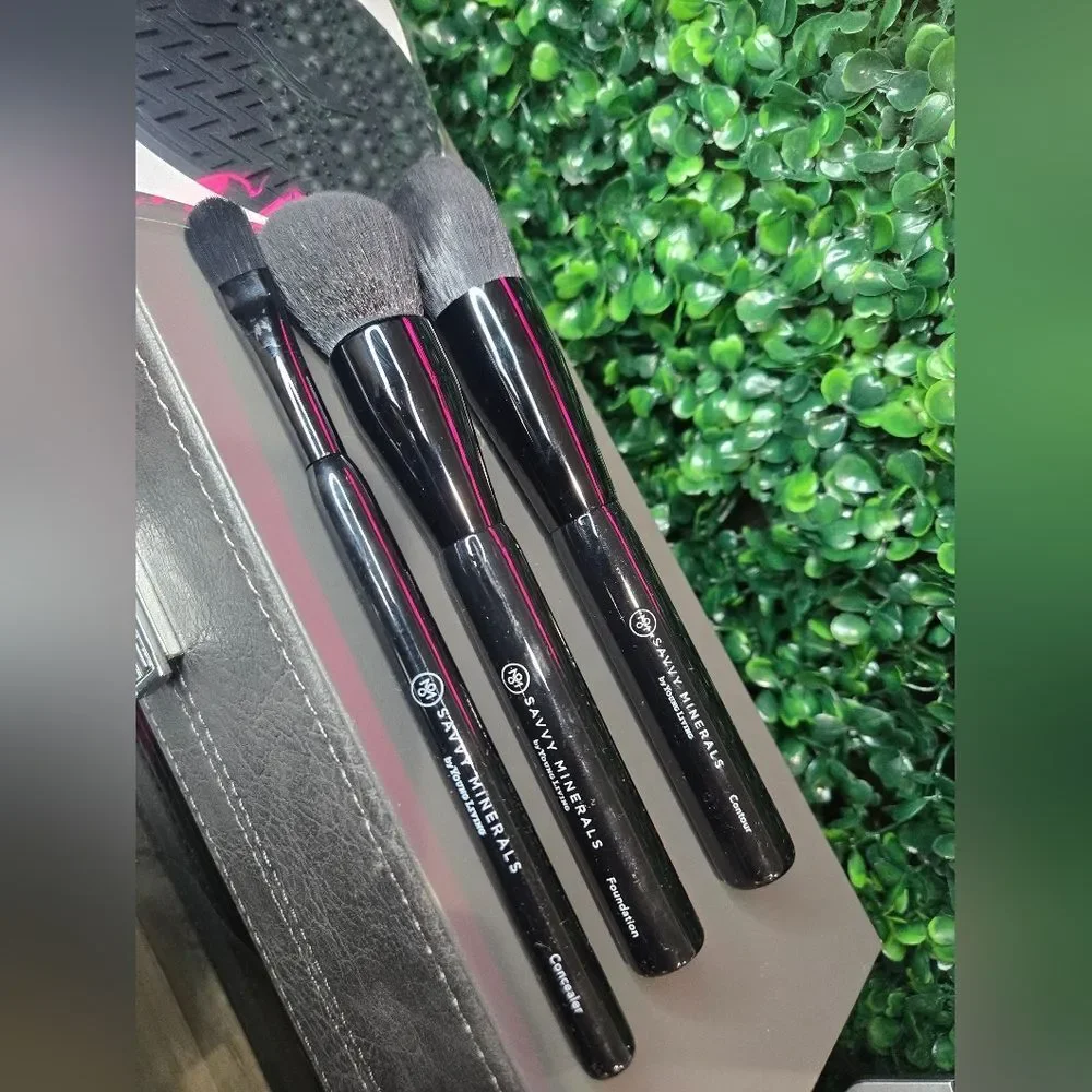 Savvy Minerals Make Up Brush Set Contour,foundation And Concealer W/cleaning Pad